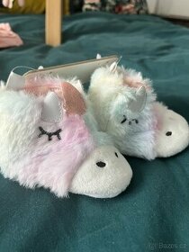 Nove capacky Primark vel. 3-6 mes