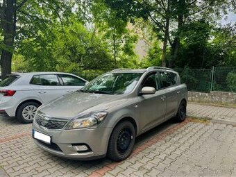 Kia Ceed 1.6 CRDI R.v. 2012 6 Rychlostní manuál ČR
