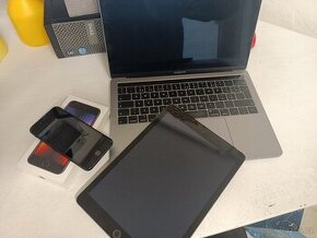 Macbook Pro + iPad + iPhone SE - 1