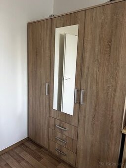 Šatní skříň