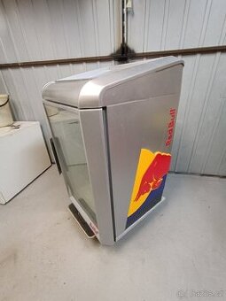 Prosklená lednice Red Bull