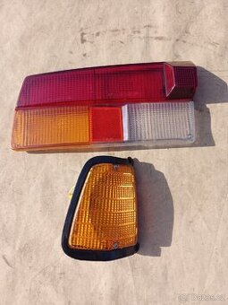 Škoda 120/Rapid-blinkr a kryt zadní lampy