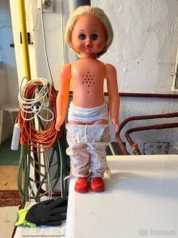 Penenka retro chodící, plačící