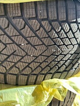 Zimní pneu PIRELLI  WINTER 2 SCORPION 285/40 R 21