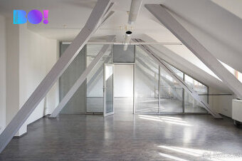 Pronájem kanceláře 120 m² + sklad 17,6 m², 3. patro – klimat