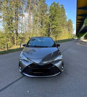 Toyota Yaris Hybrid 100 Selection Platinum
