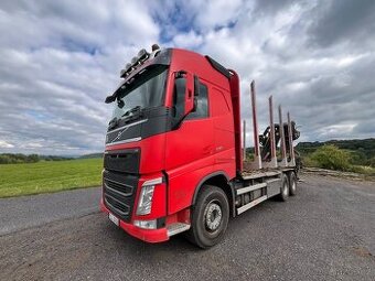Volvo FH13 540 s hydraulickou rukou pro přepravu dřeva