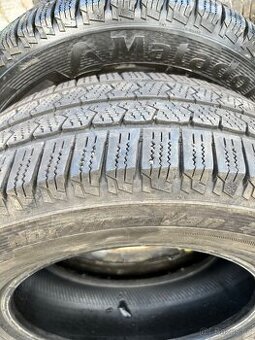 Zimní 215/70r15C