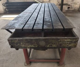 Dílenský hoblovaný svařovací stůl ze šedé litiny T drážky (5