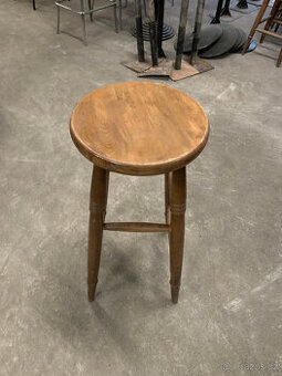 Barová židle dřevěná tmavě hnědá - použitá