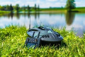 Zavážecí loďka - GPS / echolot / barevný displej / čeština