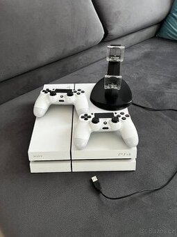 PlayStation 4 white edition +2x ovladač s nabíječkou