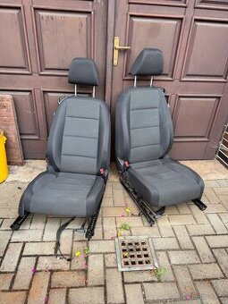 Přední sedačky Golf 6