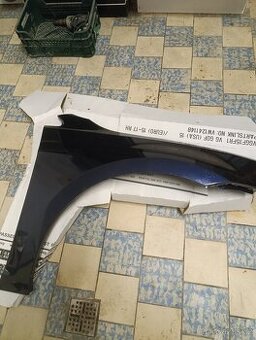 VW golf 7 pravý přední blatník.