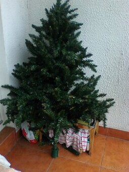 Umělý vánoční stromek smrk, výška 150 cm.