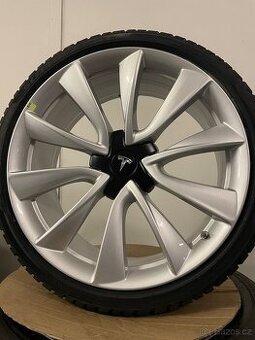 Original zimní Tesla Model 3 r20 + 235/35/20 100%