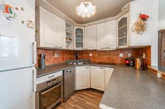 2x RD 4+1 208m2, 2+kk/garsonka 141 m2, stodola 256 m2, pozem