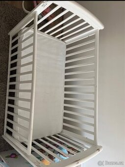 Postýlka s matraci, peřinkou a polštářem