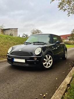 Mini COOPER 1.6/85kW, motokára s panoramou a muzikou