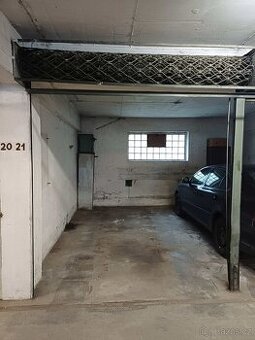 Pronájem garážového stání Na Stezce, Praha 10