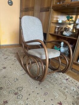 Zrenovované houpací křeslo
