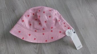 Nový klobouček jahody vel. 5-7 Lindex