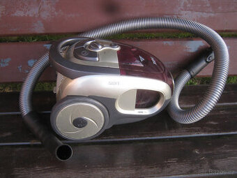 Prodám vysavač ETA Sabine 1478/10 bez příslušenství.