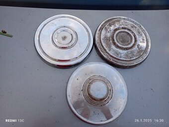 Středové poklice Polki Fiat 125p a Wartburg 353.