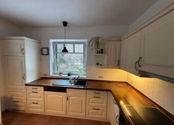 Venkovská krémová kuchyně se spotřebiči,6326