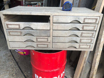 zásuvková skřínka