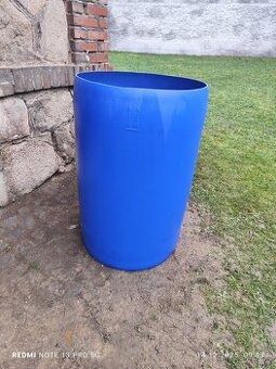 Plastový sud na vodu, uříznuté víko