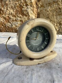 Prodám hodiny do starého autobusu nebo auta