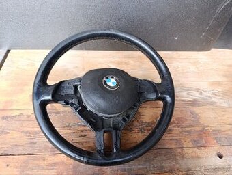 Tříramenný volant BMW