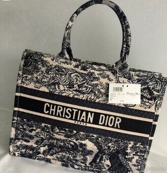 Taška Dior s motivy