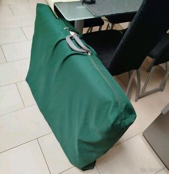 Masérské kovové lehátko