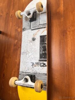 Skateboard custom poskladaný