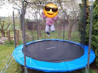 Trampolína
