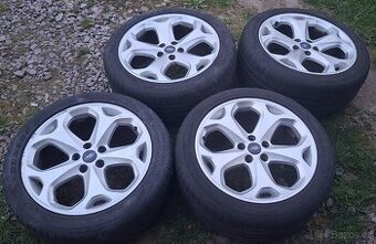 Al kola Ford 235/45R18