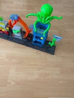 Autodráha Hot Wheels chobotnice