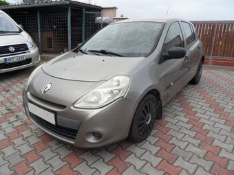 Renault Clio 1.2 benzín,najeto 105000km,zak. v ČR
