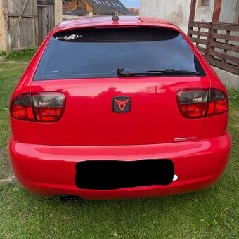Seat Leon 1M krytka na kufrovou kliku