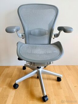 Kancelářská židle Herman Miller Aeron - top stav