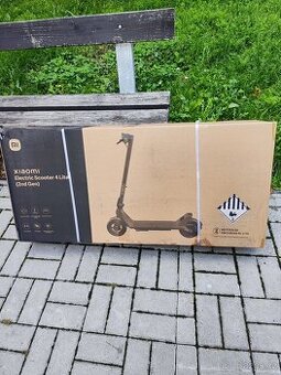 Elektrická koloběžka Xiaomi 4 lite (2nd gen)