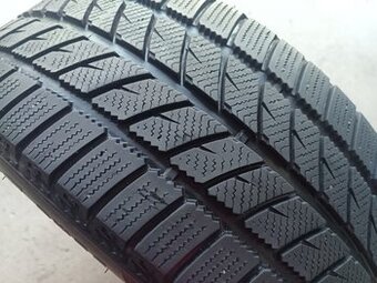 215/45 R17 BLACK LION (2819)