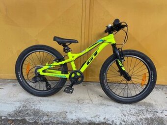 GT Stomper 20 lehké dětské kolo s páčkovým řazením