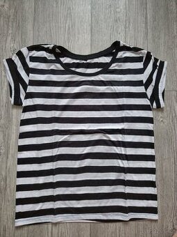 Černo-bílé triko vel. M/L - 1