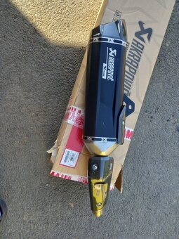 Prodám na yamaha tenere 700 vyfuk akrapovič