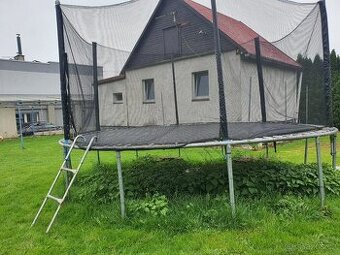 Trampolína - 4,5 metrů, vč. schodů, ochranné sítě - cca 2 me