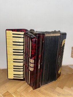 Plně funkční tahací harmonika