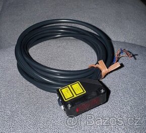 Senzor OMRON E3Z-LL81